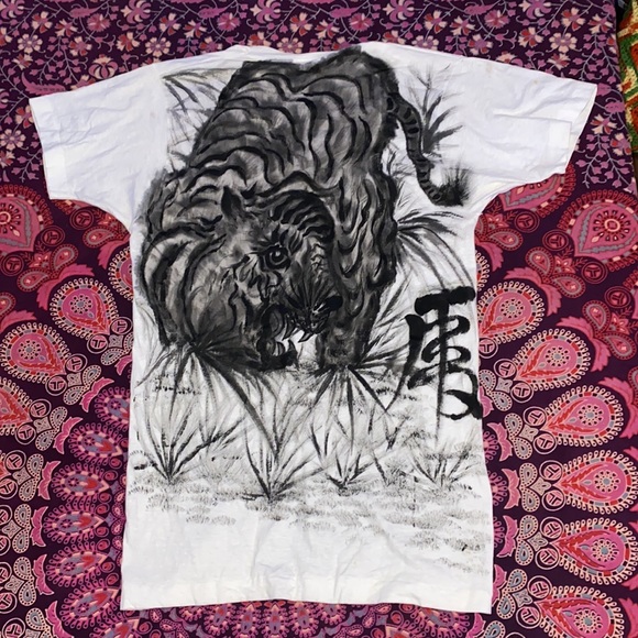 Vintage 80s Hand Drawn Kung-Fu legends T-shirt. Size L. See measurements. 19x30 - Picture 10 of 16